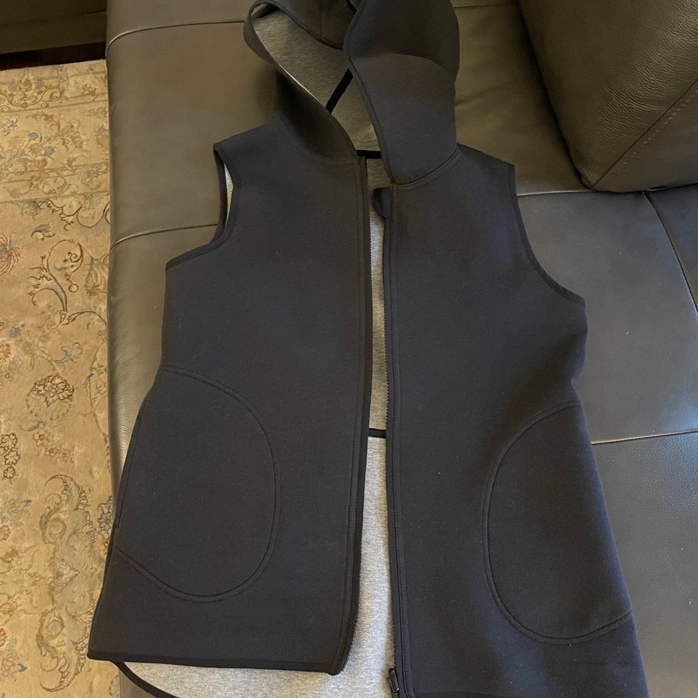 Lululemon insculpt vest réversible (black and gray)